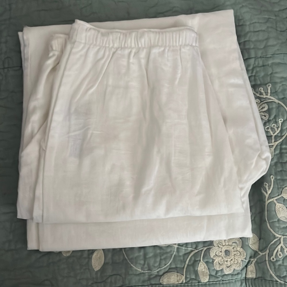 New A&F white pair of linen wide leg pants.